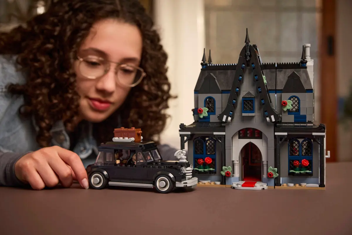 LEGO Wednesday 76786 Morticia's Cottage set, image 5
