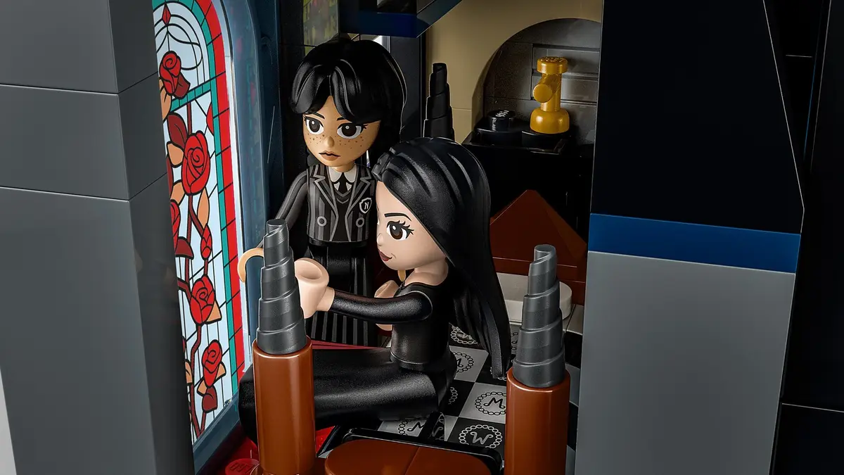 LEGO Wednesday 76786 Morticia's Cottage set, image 11