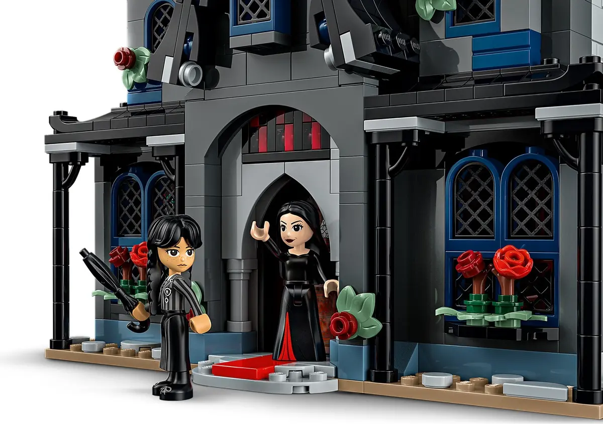 LEGO Wednesday 76786 Morticia's Cottage set, image 8