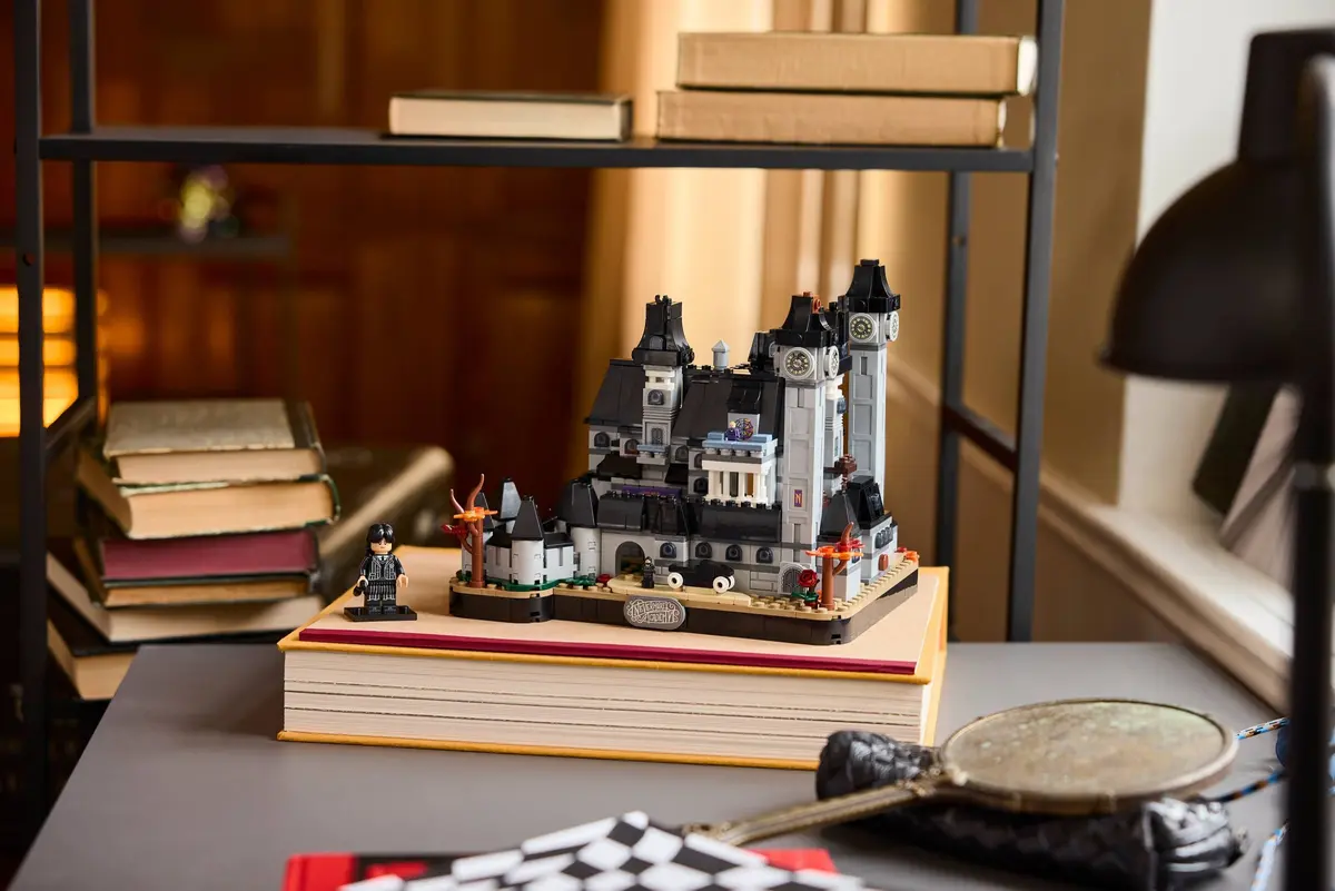 LEGO Wednesday 76788 Nevermore Academy set, image 8