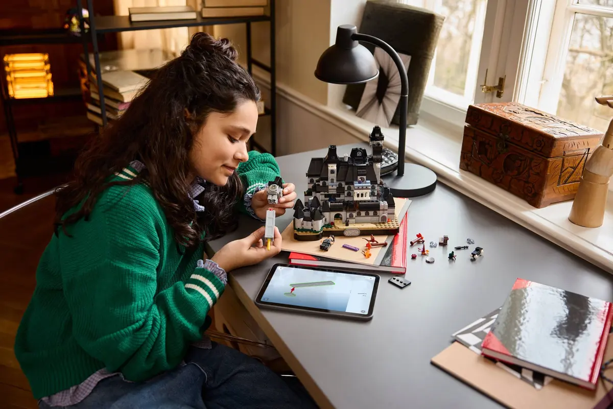 LEGO Wednesday 76788 Nevermore Academy set, image 5