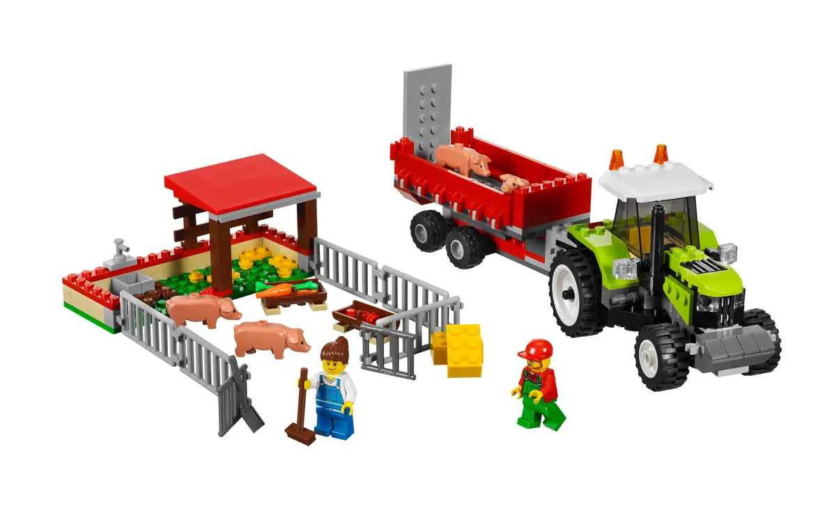 LEGO City 7684 Pig Farm & Tractor set, image 3