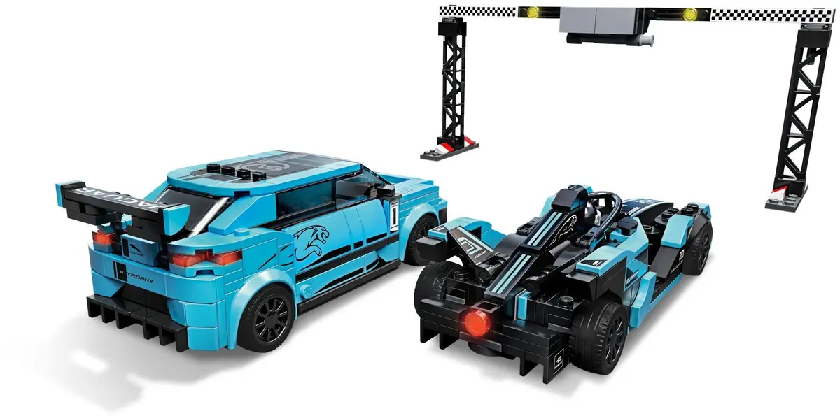 LEGO Speed Champions 76898 Formula E Panasonic Jaguar Racing GEN2 Car & Jaguar I-PACE eTROPHY set, image 3