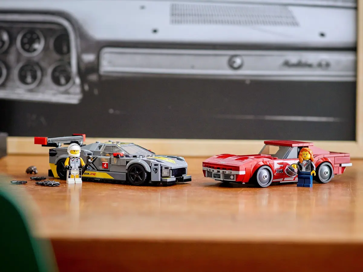 LEGO Speed Champions 76903 Chevrolet Corvette C8.R Race Car and 1968 Chevrolet Corvette set, image 3