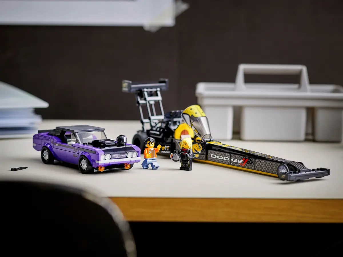 LEGO Speed Champions 76904 Mopar Dodge//SRT Top Fuel Dragster and 1970 Dodge Challenger T/A set, image 4