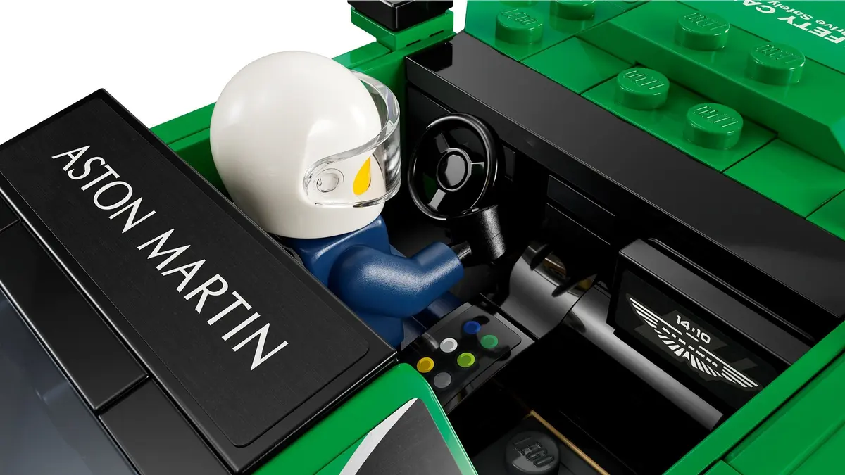 LEGO Speed Champions 76925 Aston Martin Vantage Safety Car & AMR23 set, image 5