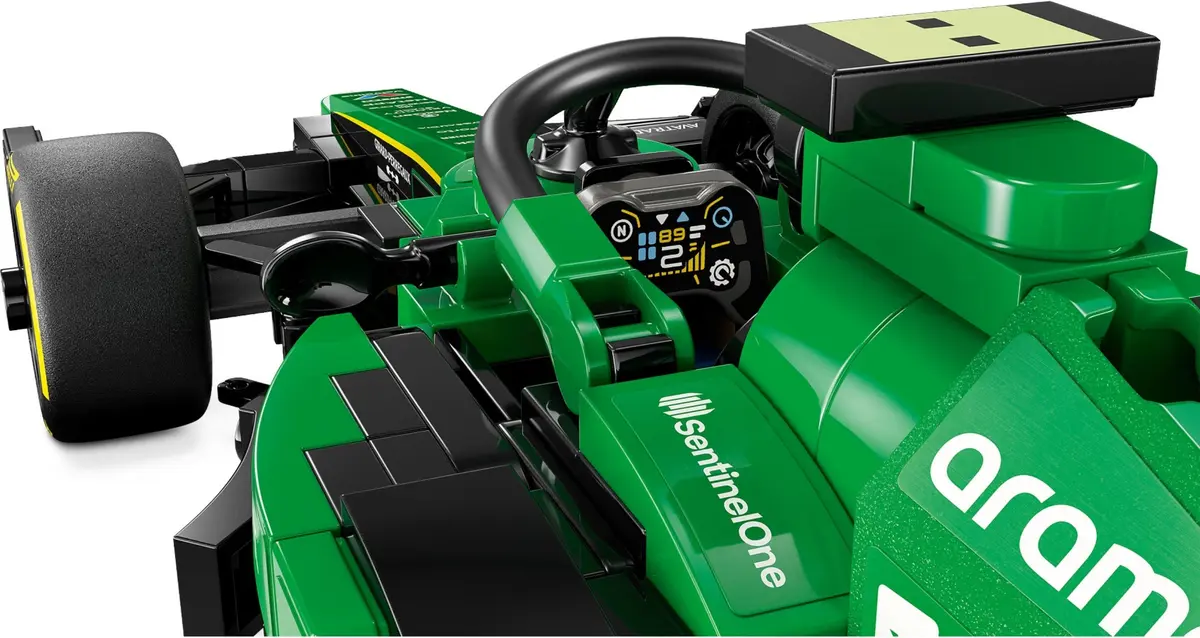 LEGO Speed Champions 76925 Aston Martin Vantage Safety Car & AMR23 set, image 6