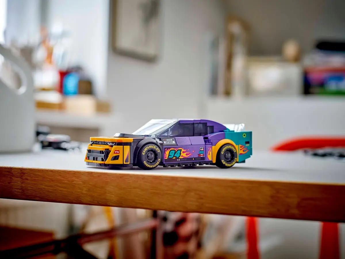 LEGO Speed Champions 76935 NASCAR Next Gen Chevrolet Camaro ZL1 set, image 6