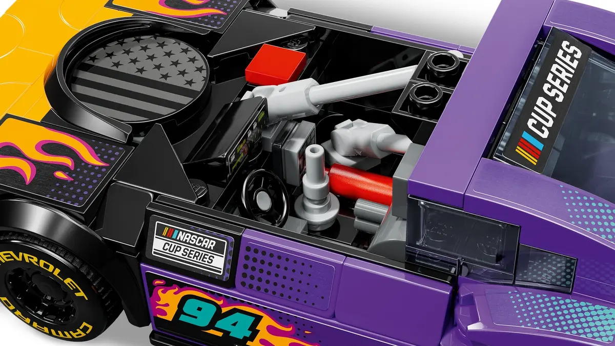 LEGO Speed Champions 76935 NASCAR Next Gen Chevrolet Camaro ZL1 set, image 10