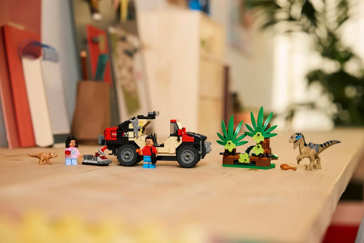 LEGO Jurassic World 76972 Raptor Off-Road Escape set, image 6