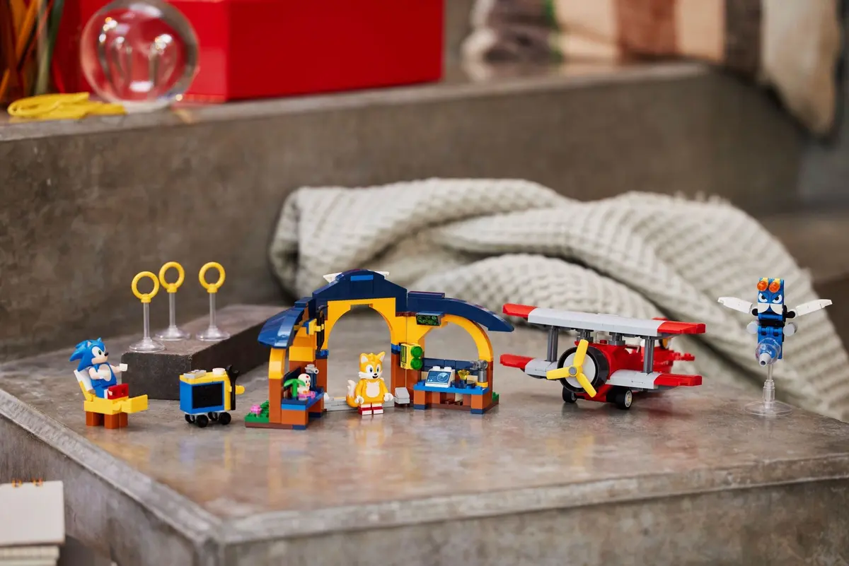 LEGO Sonic the Hedgehog 76991 Tails' Workshop and Tornado Plane set, image 9