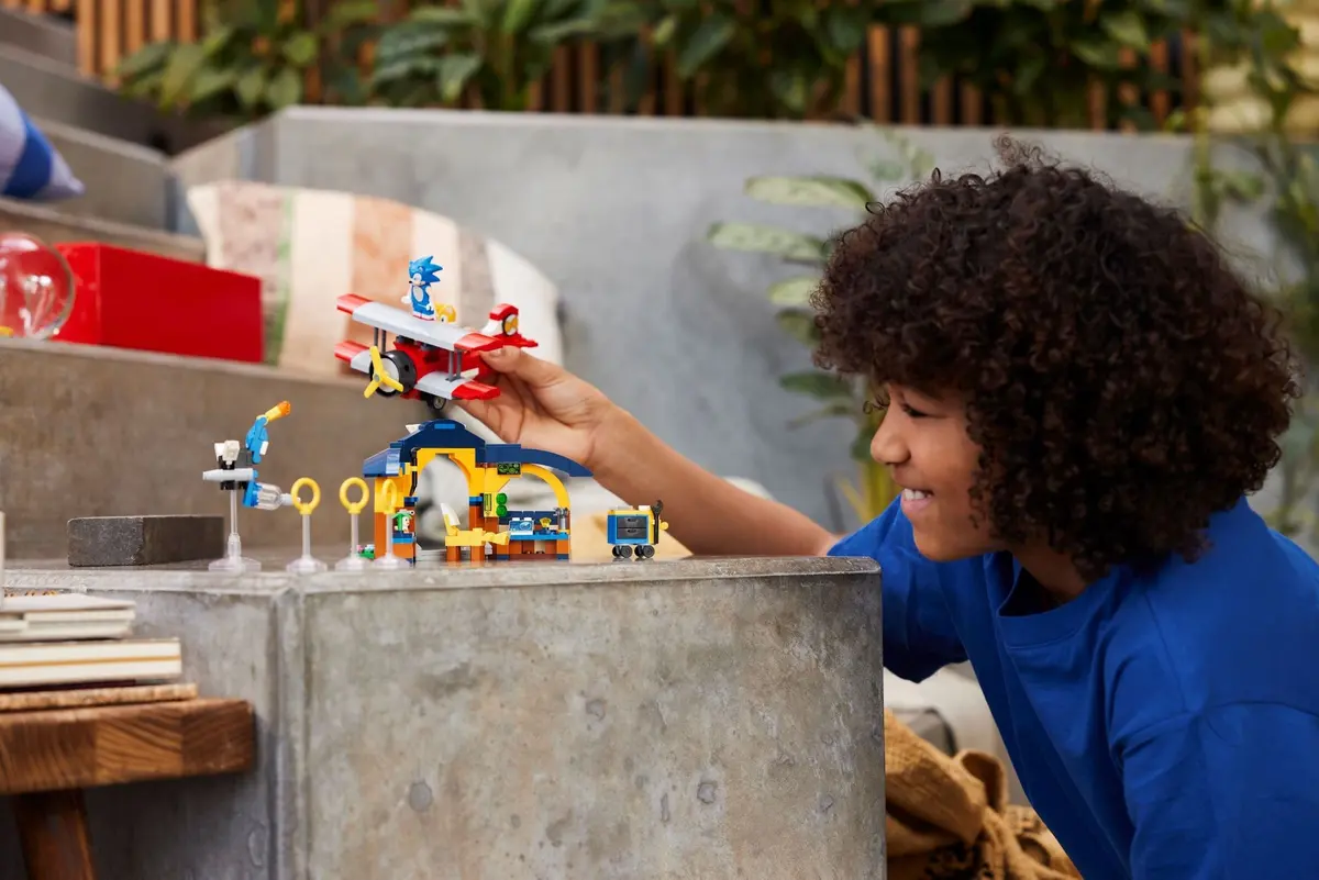 LEGO Sonic the Hedgehog 76991 Tails' Workshop and Tornado Plane set, image 8