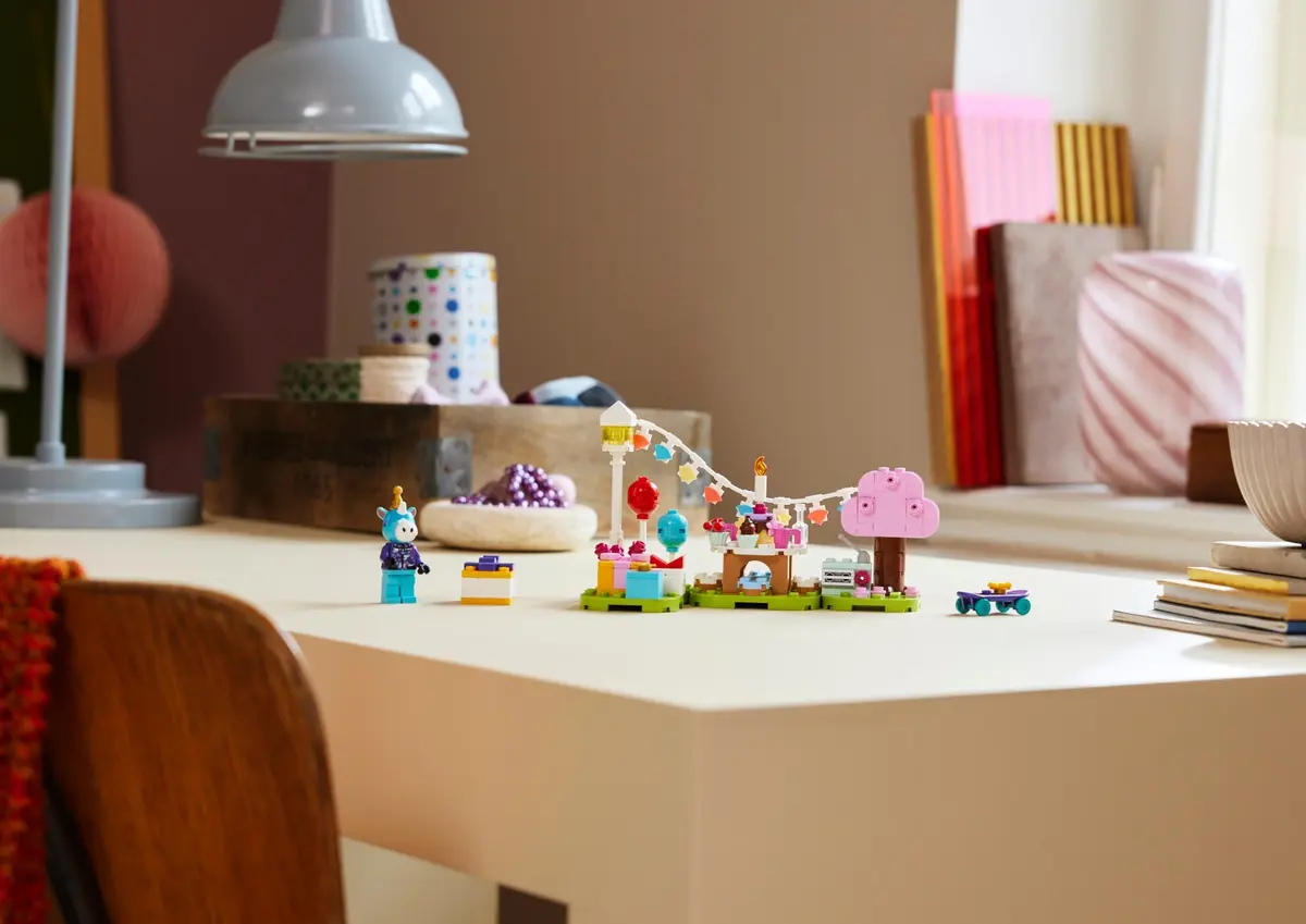 LEGO Animal Crossing 77046 Julian's Birthday Party set, image 8