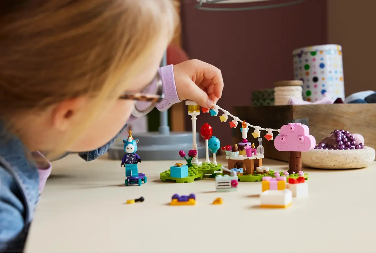 LEGO Animal Crossing 77046 Julian's Birthday Party set, image 7