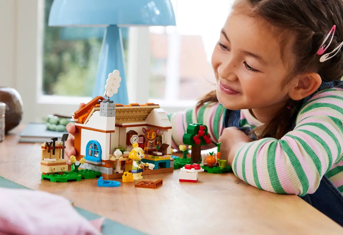 LEGO Animal Crossing 77049 Isabelle's House Visit set, image 7