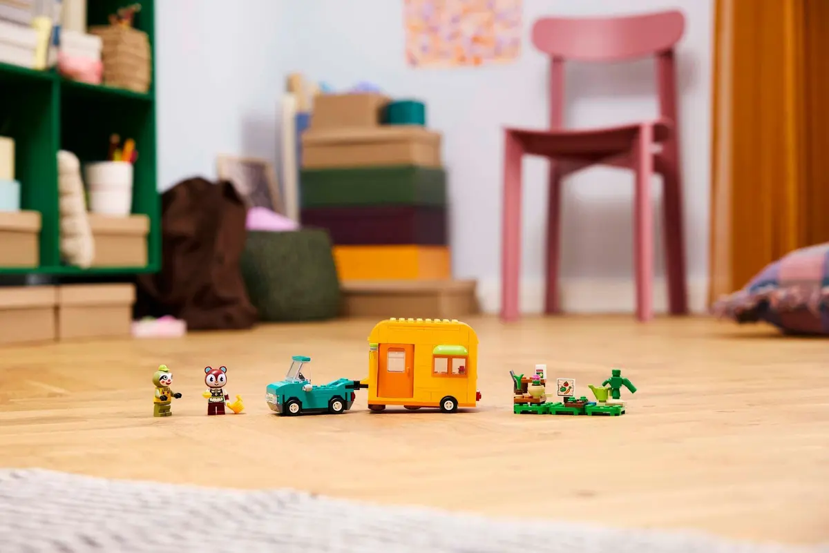 LEGO Animal Crossing 77054 Leif's Caravan & Garden Shop set, image 7