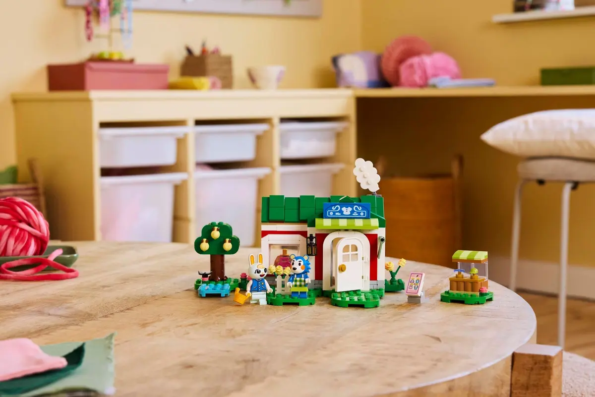 LEGO Animal Crossing 77055 Able Sisters Clothing Shop set, image 7