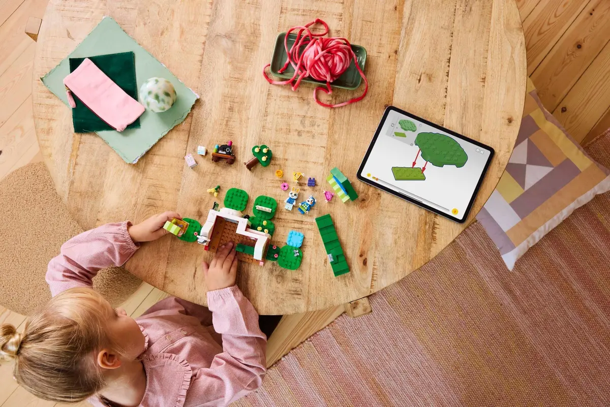 LEGO Animal Crossing 77055 Able Sisters Clothing Shop set, image 5