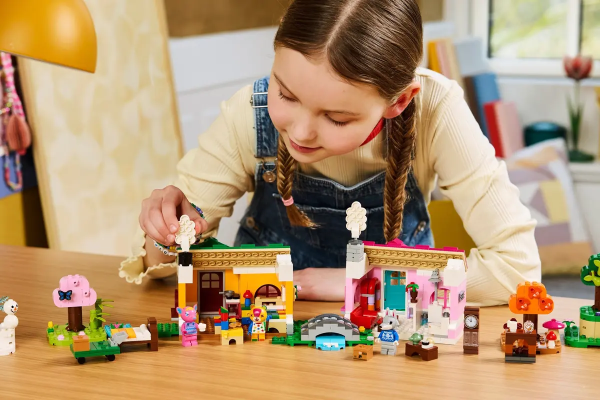 LEGO Animal Crossing 77057 Creative Houses: Seasons of Fun set, image 7