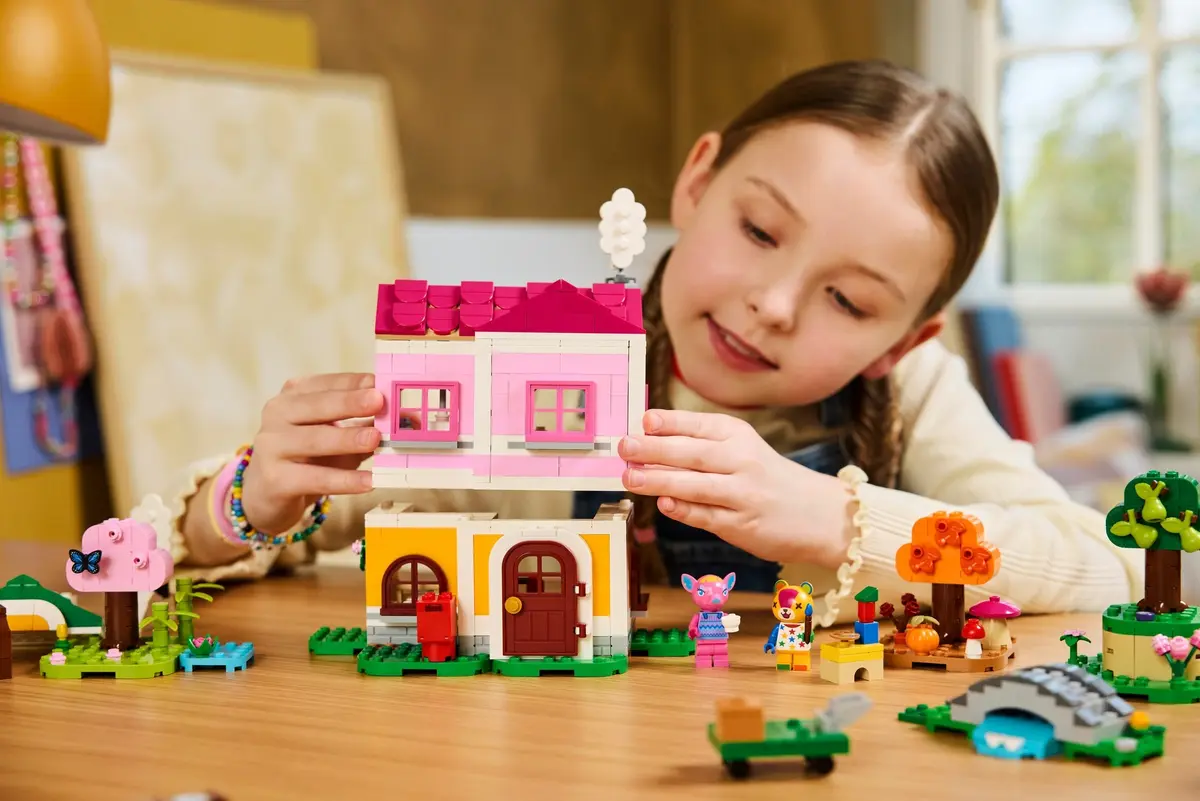 LEGO Animal Crossing 77057 Creative Houses: Seasons of Fun set, image 6