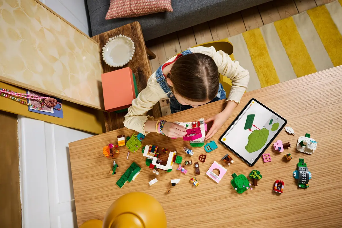 LEGO Animal Crossing 77057 Creative Houses: Seasons of Fun set, image 4