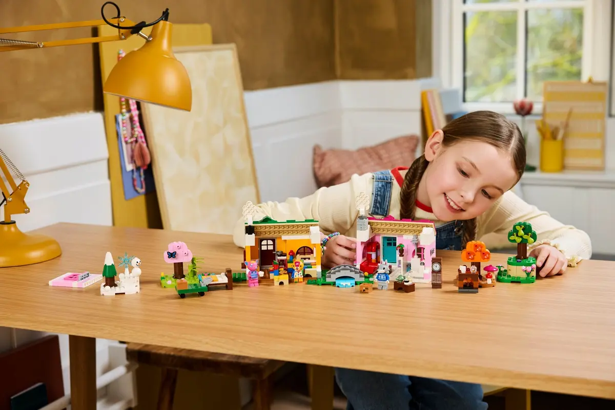 LEGO Animal Crossing 77057 Creative Houses: Seasons of Fun set, image 5