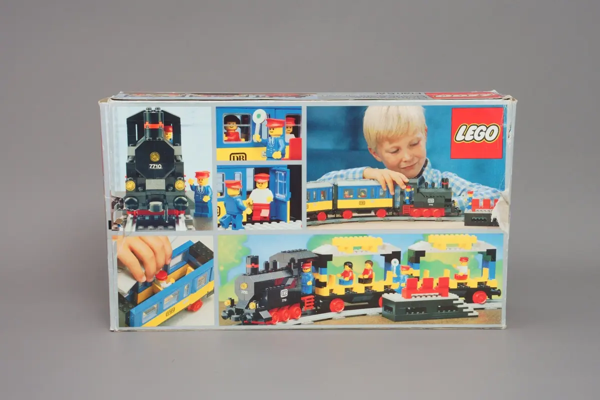 LEGO Trains 7710 Push-Along Passenger Steam Train set, image 4