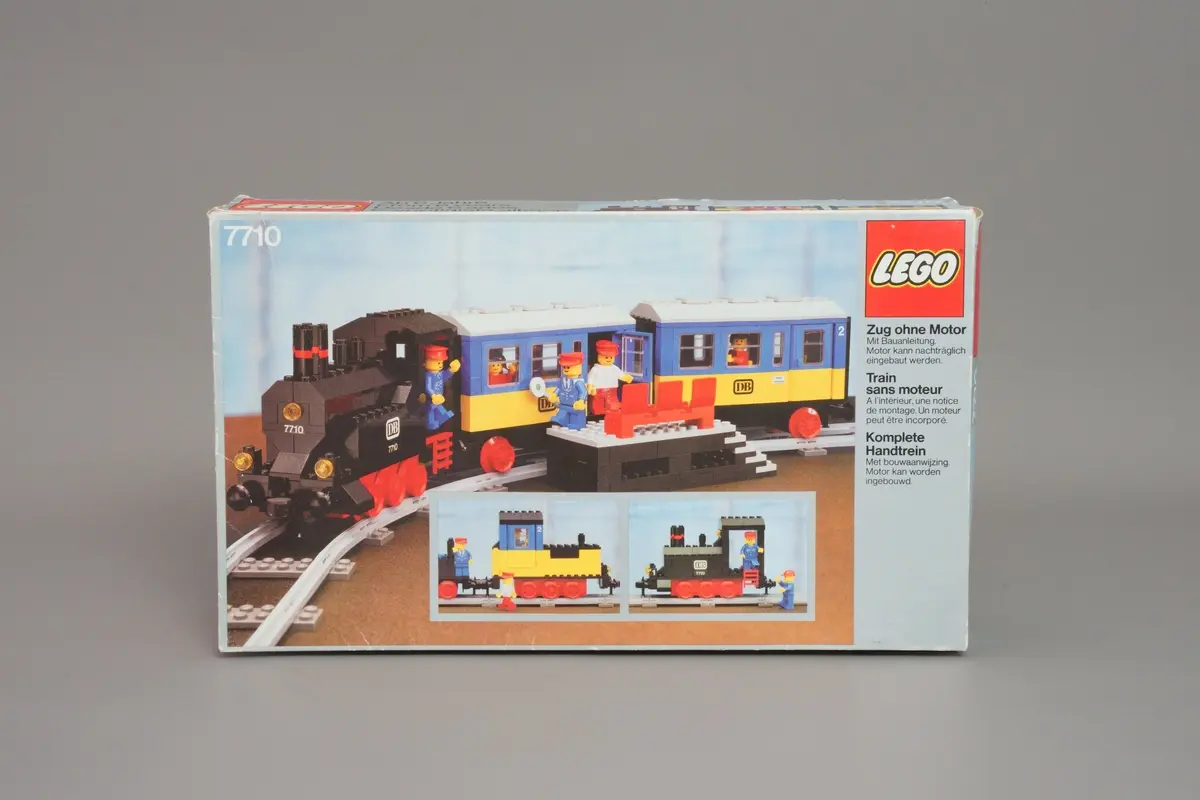 LEGO Trains 7710 Push-Along Passenger Steam Train set, image 3