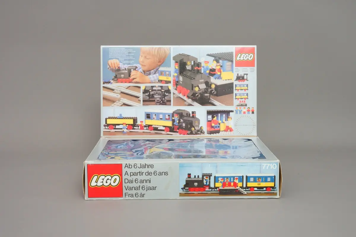 LEGO Trains 7710 Push-Along Passenger Steam Train set, image 5