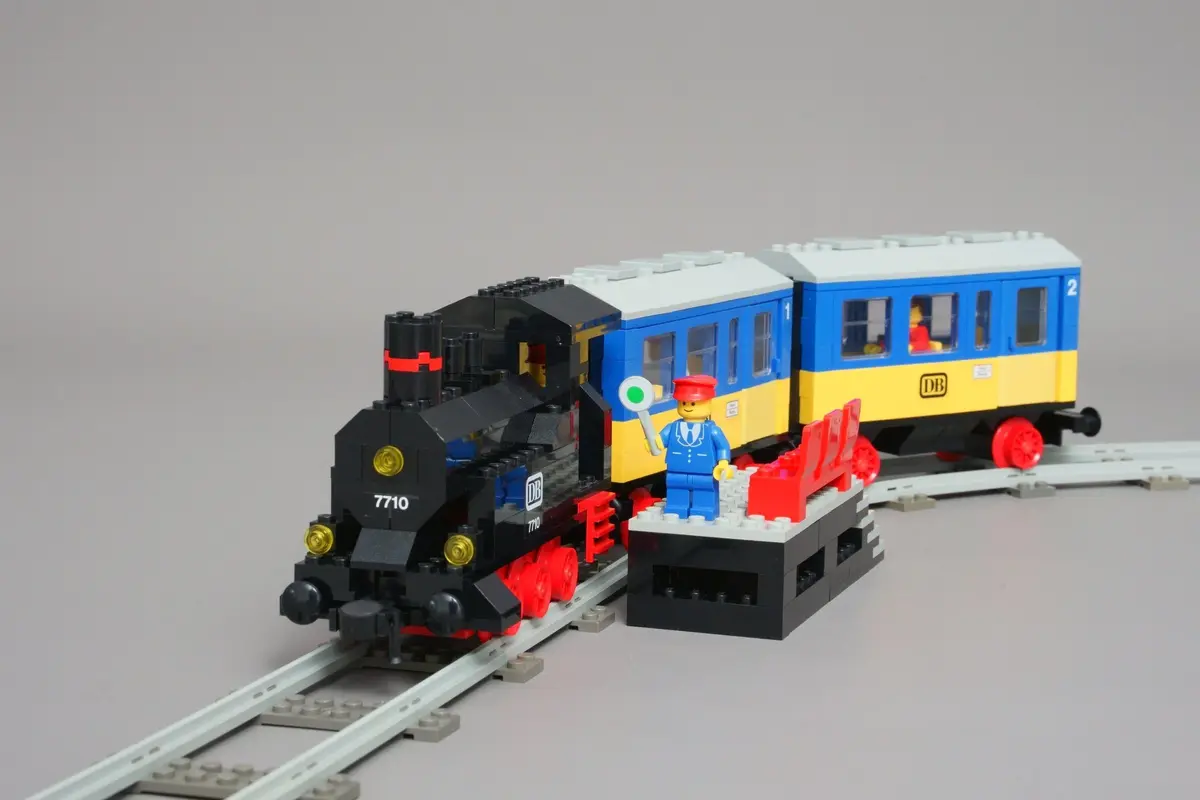 LEGO Trains 7710 Push-Along Passenger Steam Train set, image 10