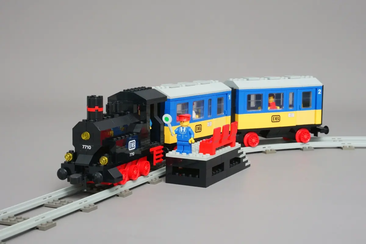 LEGO Trains 7710 Push-Along Passenger Steam Train set, image 9