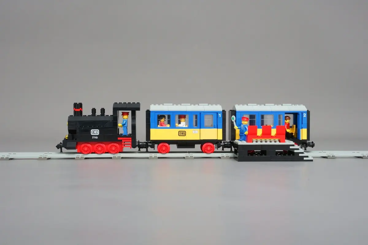 LEGO Trains 7710 Push-Along Passenger Steam Train set, image 6