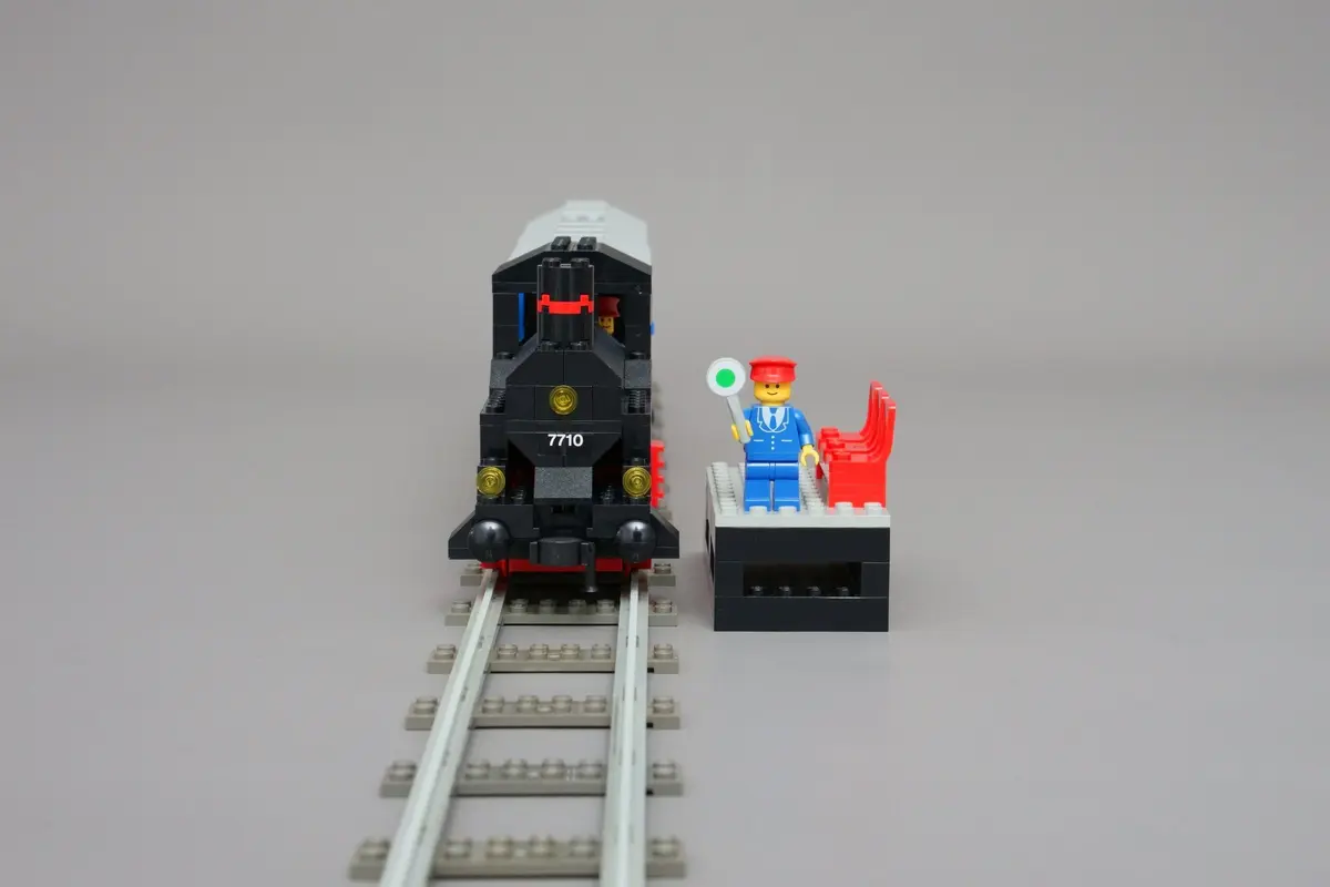 LEGO Trains 7710 Push-Along Passenger Steam Train set, image 8
