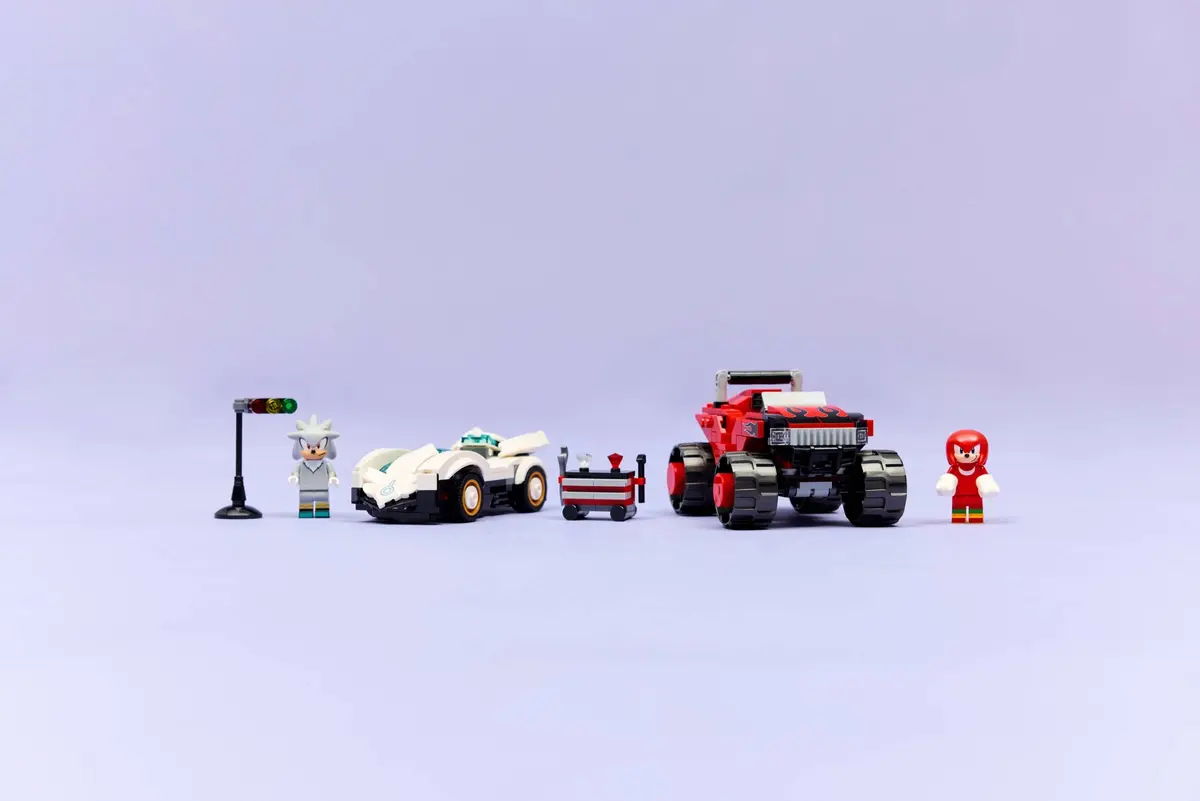 LEGO Sonic the Hedgehog 77118 Silver's Car vs. Knuckles' Monster Truck set, image 7