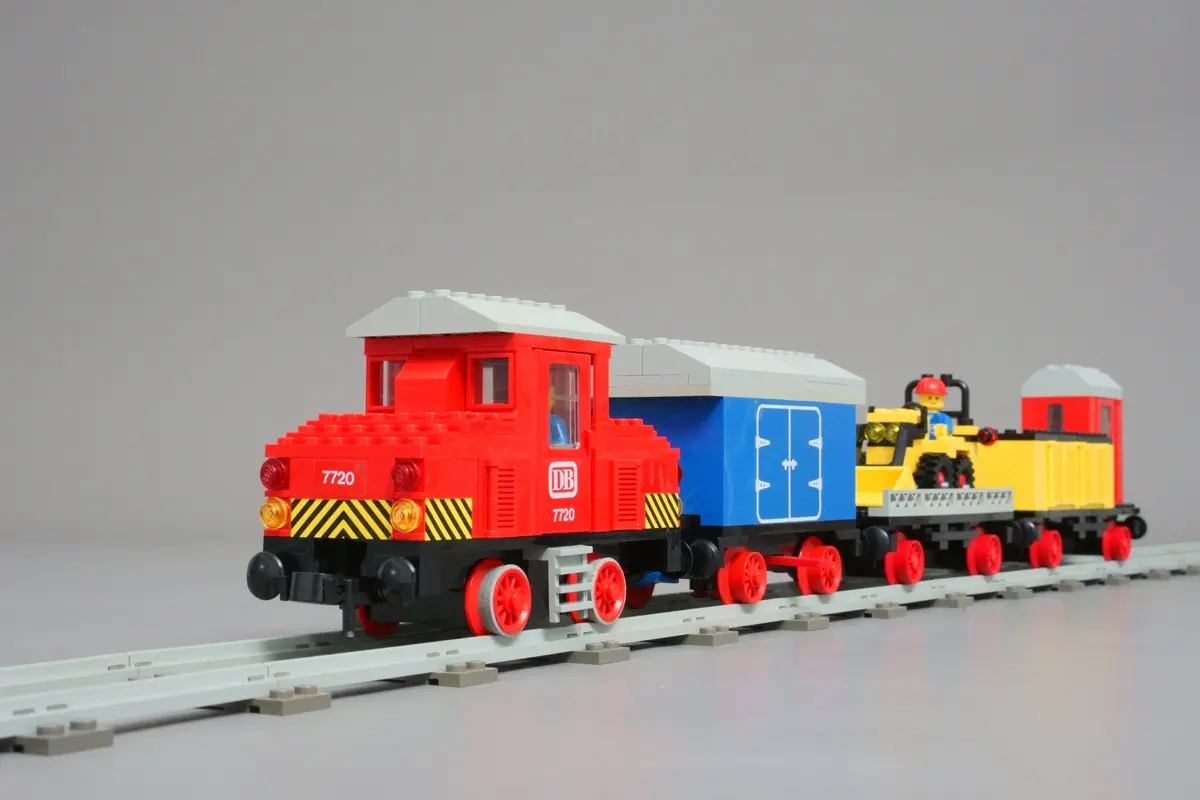 LEGO Trains 7720 Diesel Freight Train Set set, image 12