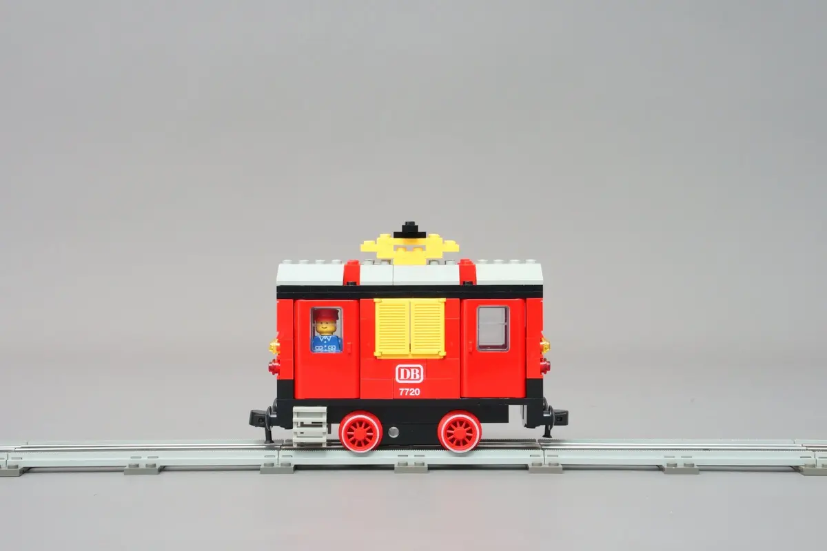 LEGO Trains 7720 Diesel Freight Train Set set, image 15