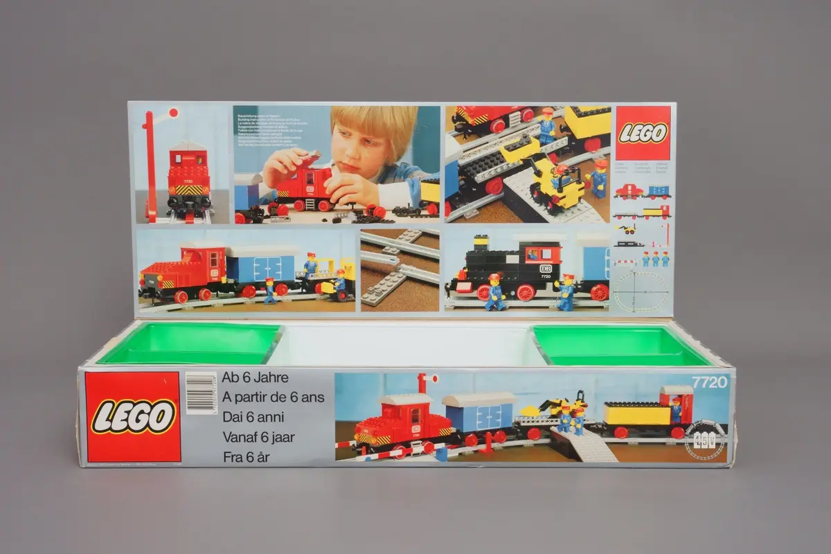 LEGO Trains 7720 Diesel Freight Train Set set, image 5
