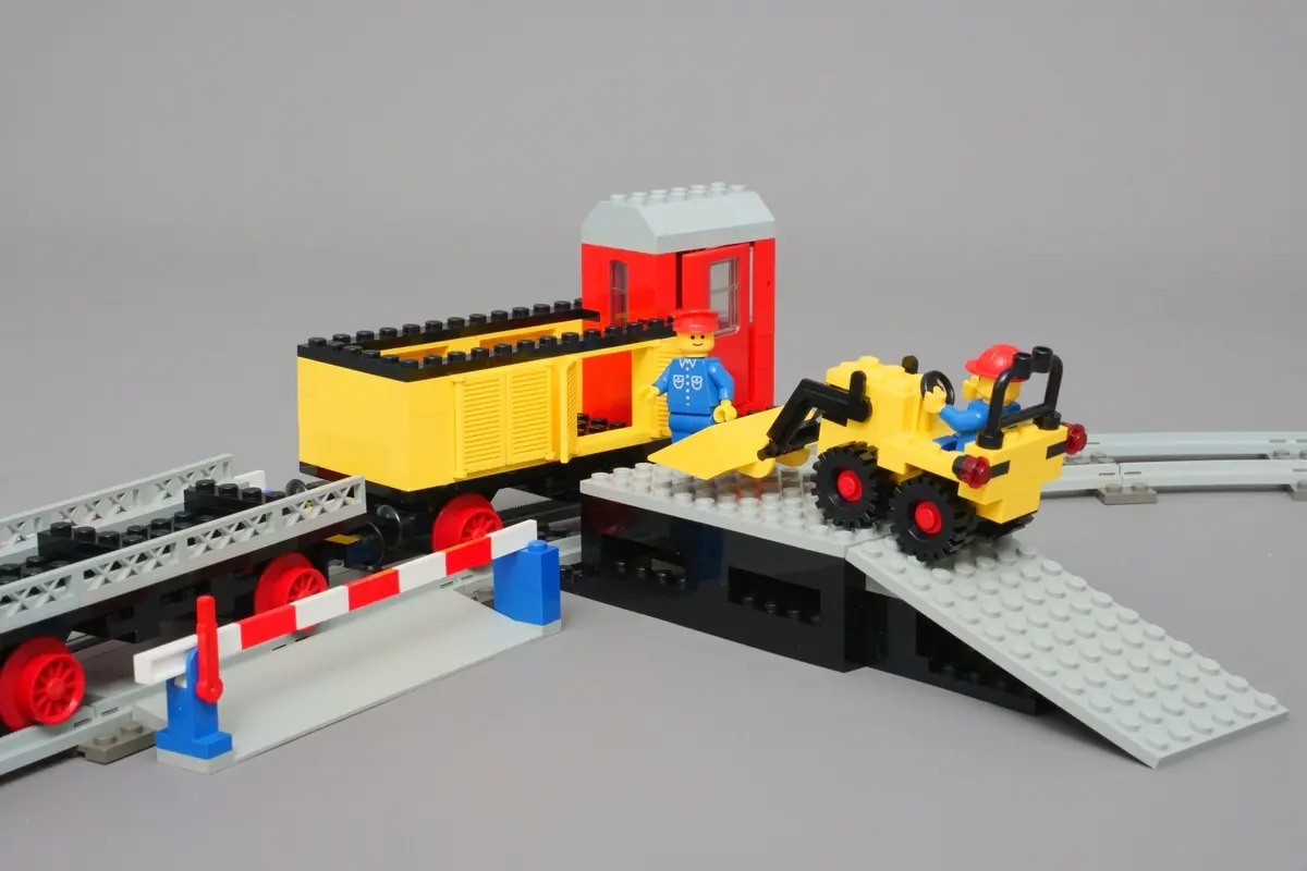 LEGO Trains 7720 Diesel Freight Train Set set, image 11