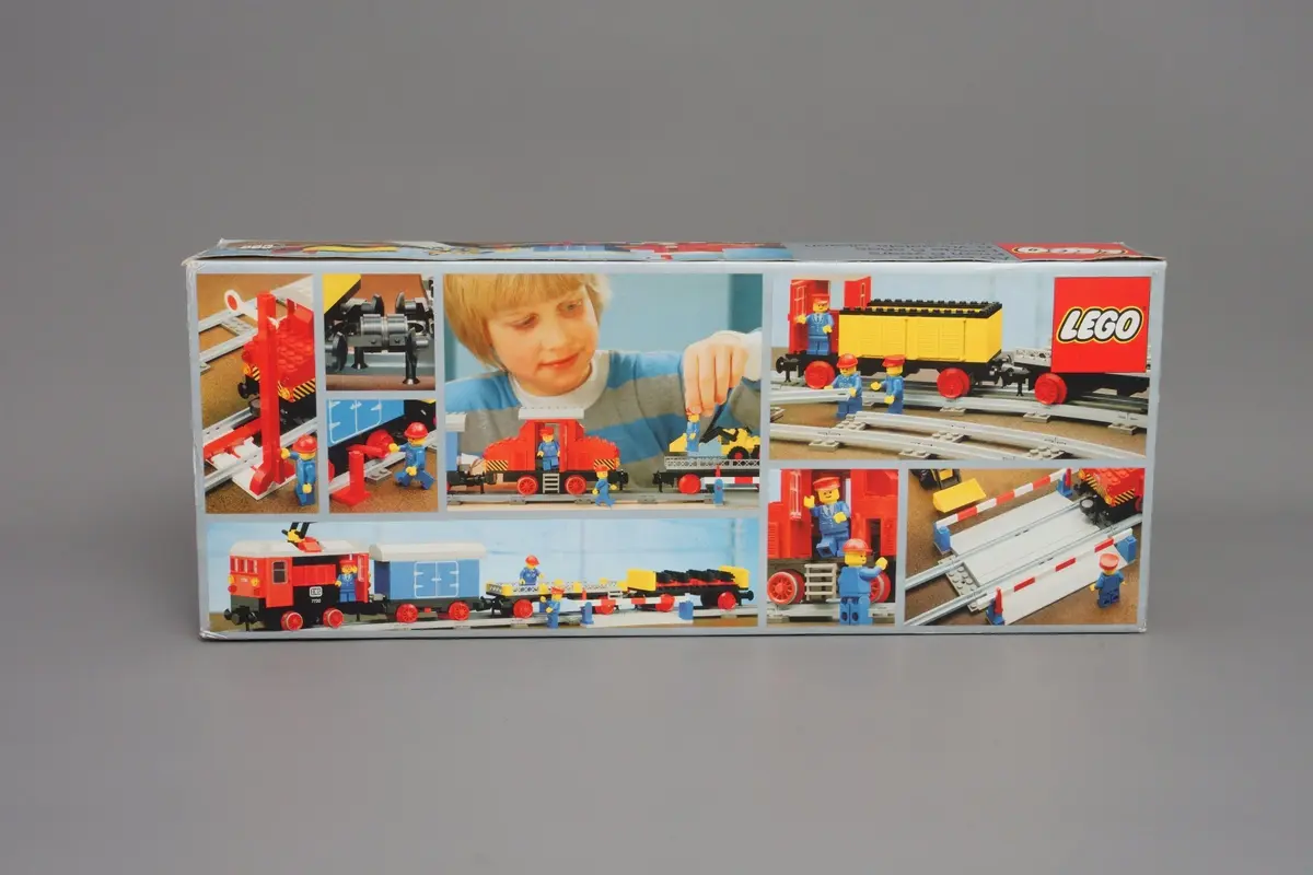 LEGO Trains 7720 Diesel Freight Train Set set, image 4