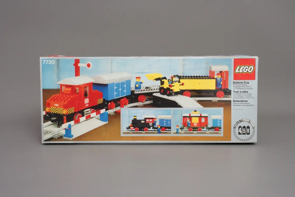 LEGO Trains 7720 Diesel Freight Train Set set, image 3