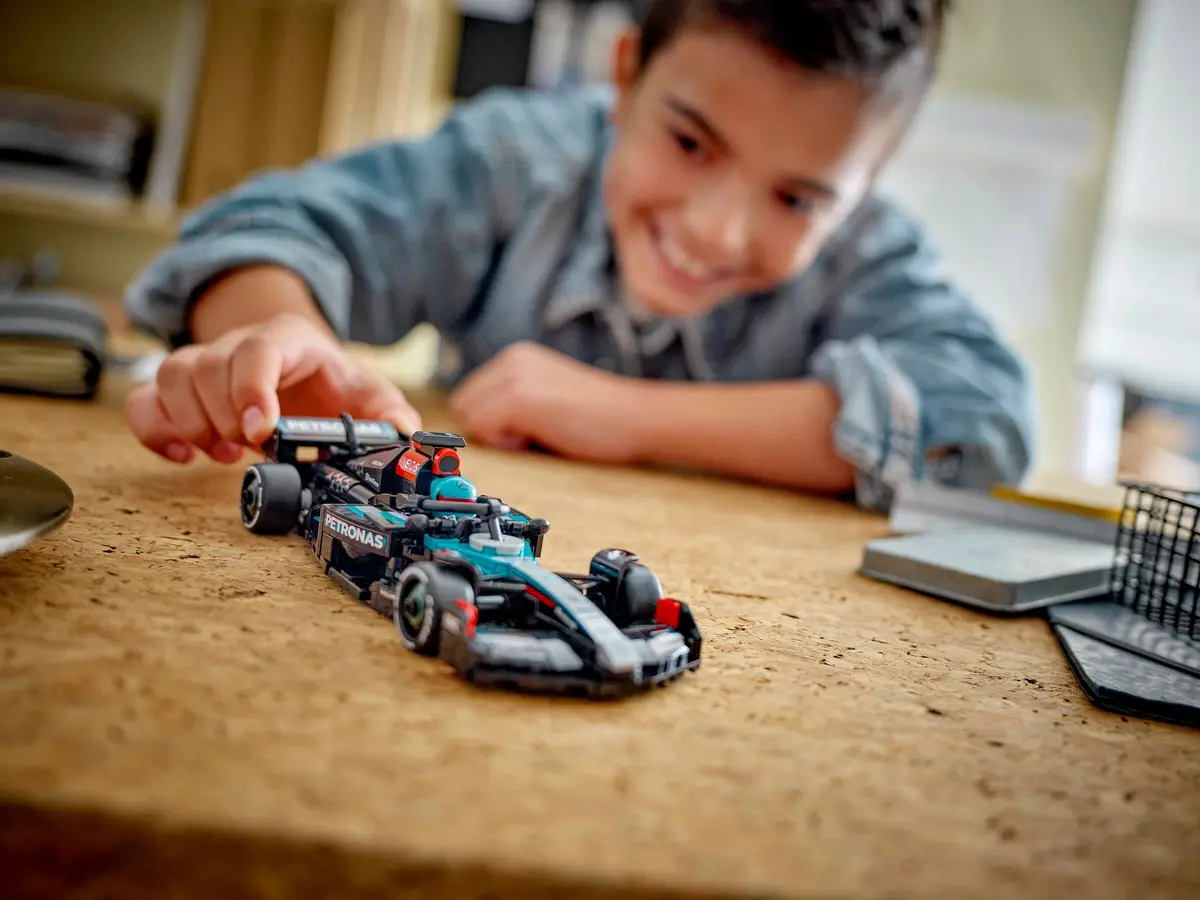 LEGO Speed Champions 77244 Mercedes-AMG PETRONAS F1 Team W15 E Performance set, image 6