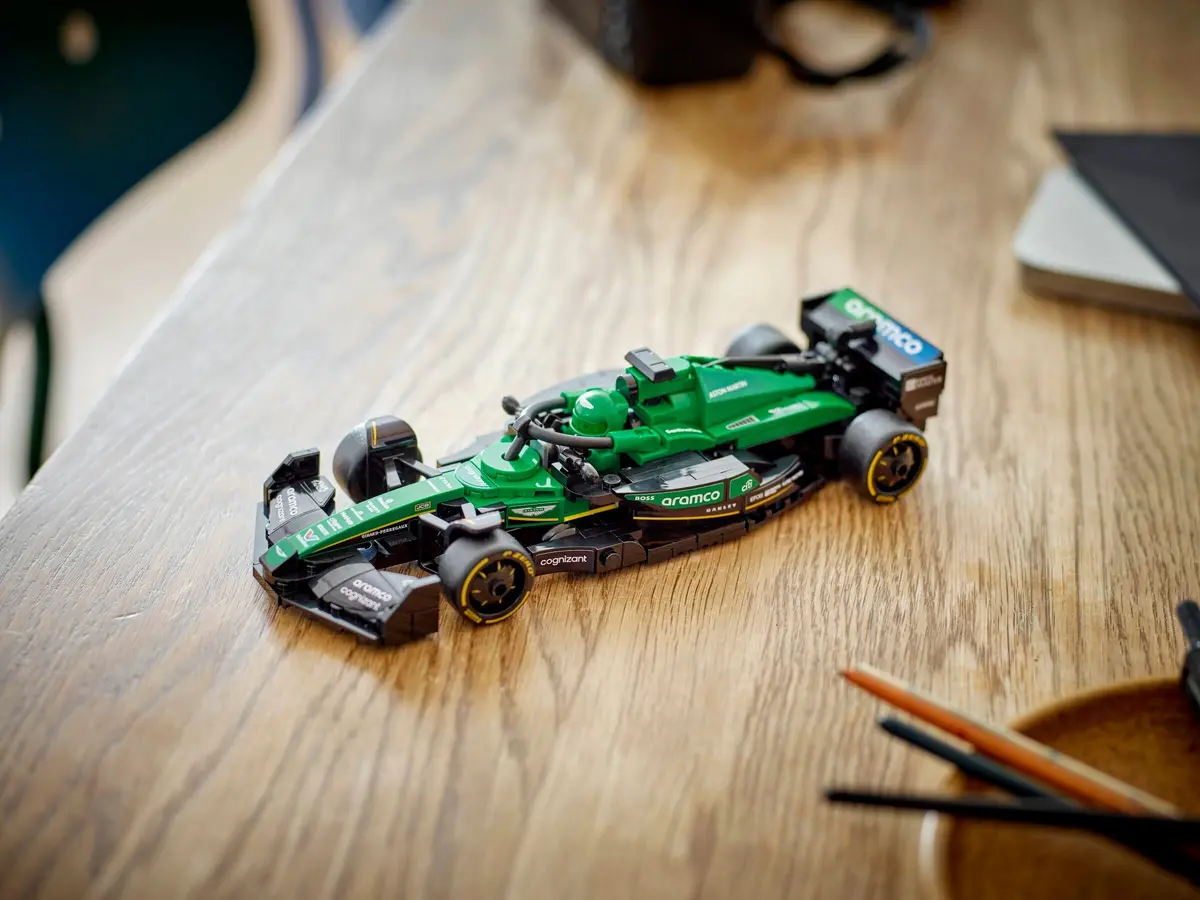 LEGO Speed Champions 77245 Aston Martin Aramco F1 AMR24 set, image 6
