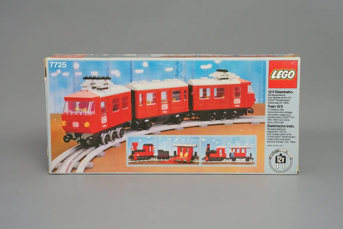 LEGO Trains 7725 Electric Passenger Train Set set, image 3
