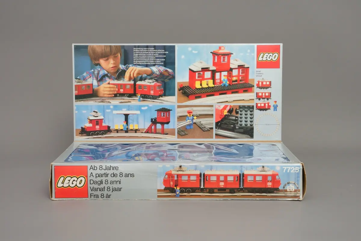 LEGO Trains 7725 Electric Passenger Train Set set, image 5