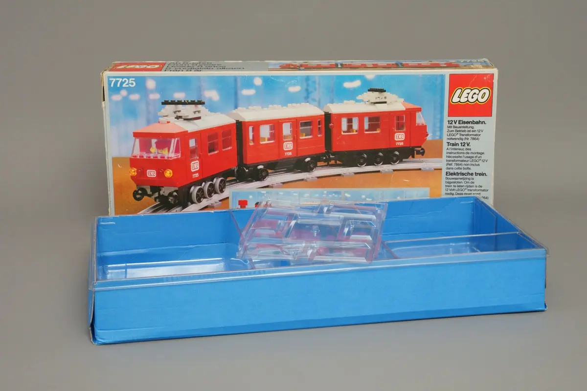 LEGO Trains 7725 Electric Passenger Train Set set, image 6