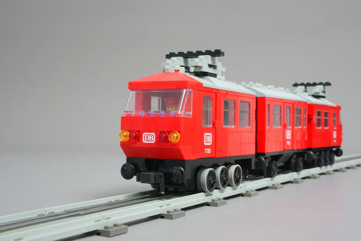 LEGO Trains 7725 Electric Passenger Train Set set, image 10
