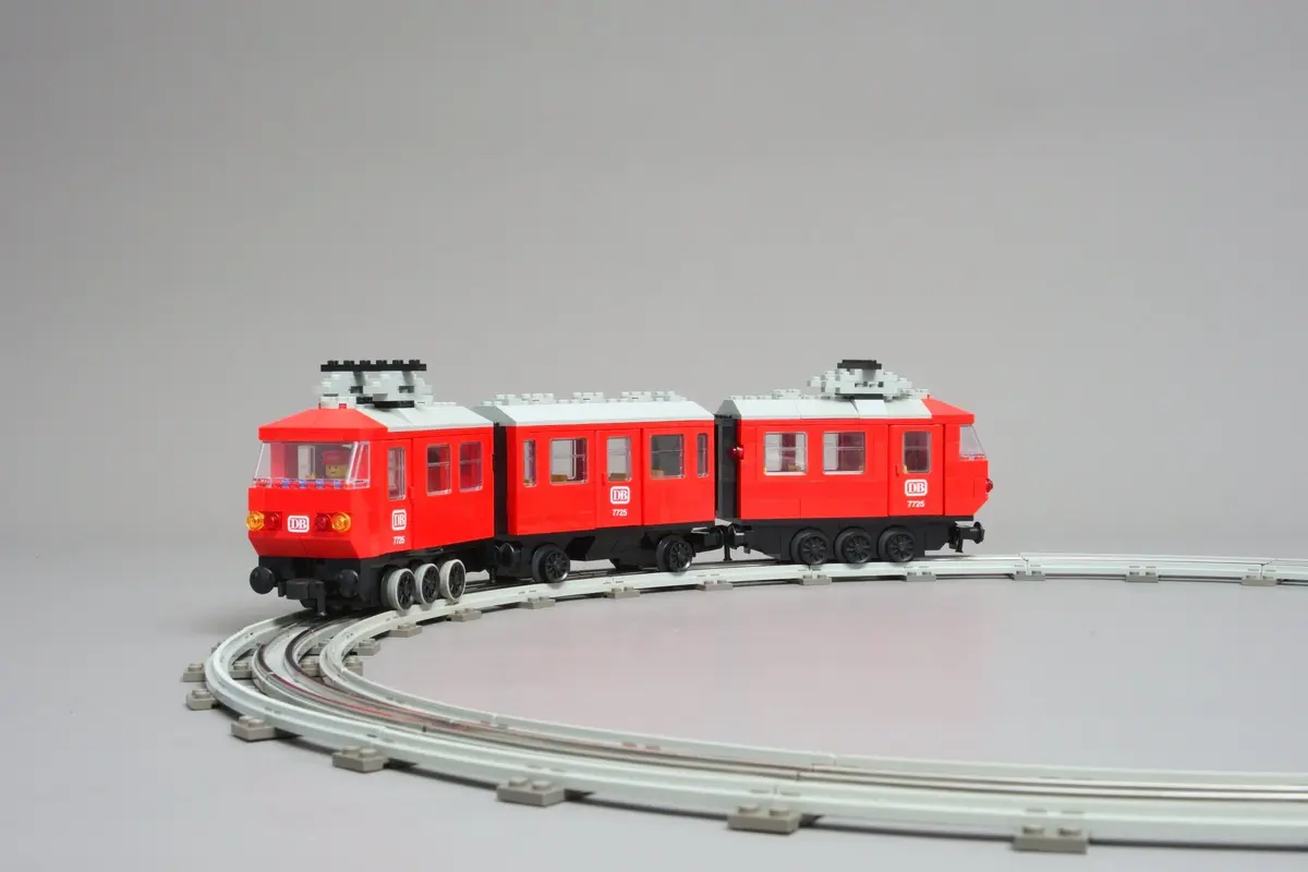 LEGO Trains 7725 Electric Passenger Train Set set, image 7