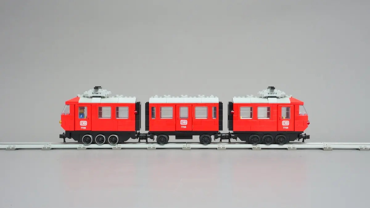 LEGO Trains 7725 Electric Passenger Train Set set, image 8