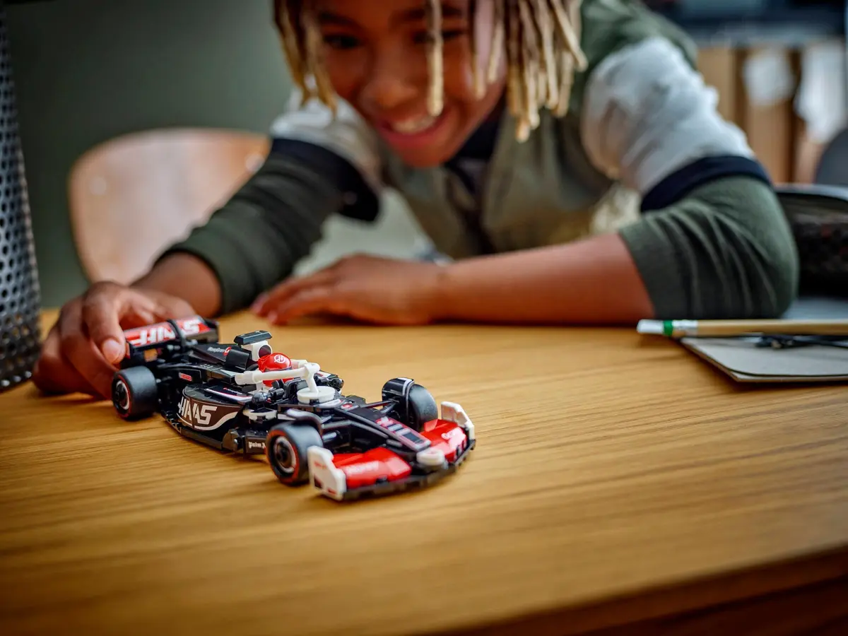 LEGO Speed Champions 77250 MoneyGram Haas F1 Team VF-24 set, image 5