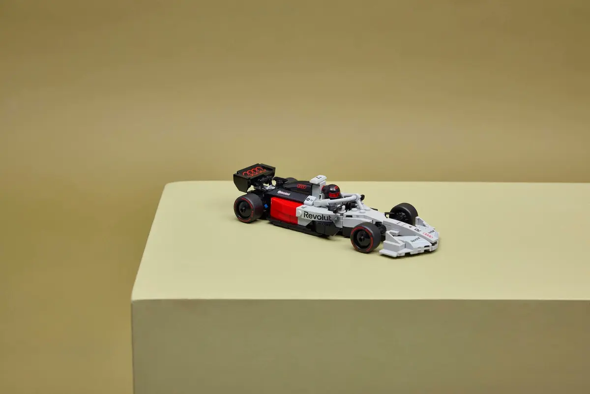 LEGO Speed Champions 77259 Audi Revolut F1 Team R26 Race Car set, image 7